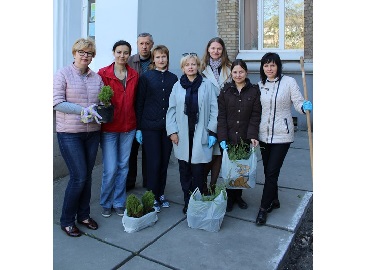 В Університетському коледжі пройшов День довкілля та благоустрою В Університетському коледжі пройшов День довкілля та благоустрою