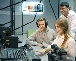 Факультет журналістики