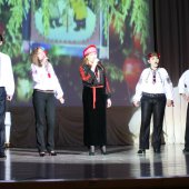 Лауреати міжнародних та всеукраїнських конкурсів, викладачі Університету Оксана Петрикова та ансамбль Тік-і-Так