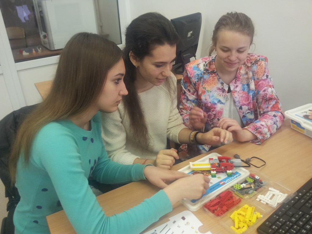 Заняття з робототехніки для студентів спеціальності «Початкова освіта»