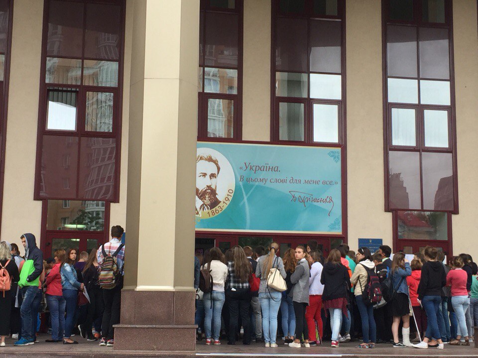 Вступна кампанія триває