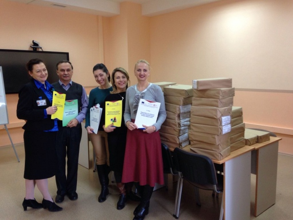 Підготовка навчально-методичних посібників для роботи з керівниками навчальних закладів