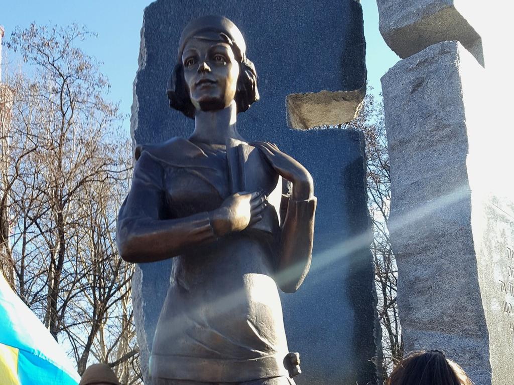 У Києві відкрито пам’ятник Олені Телізі