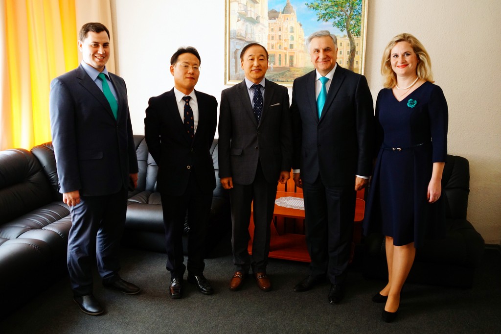 Гостьова лекція Надзвичайного та Повноважного посла Республіки Корея в Україні Лі Янг-Гу