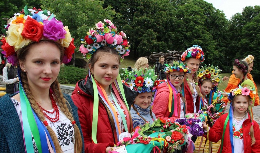 Благодійний фестиваль «Віночок миру і добра»