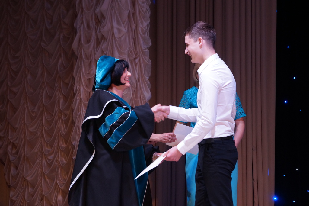 Урочиста церемонія вручення дипломів випускникам Університетського коледжу