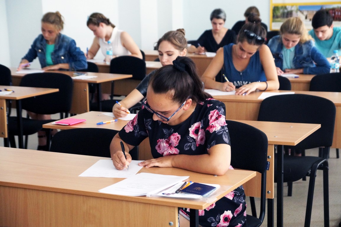 Вступна кампанія триває