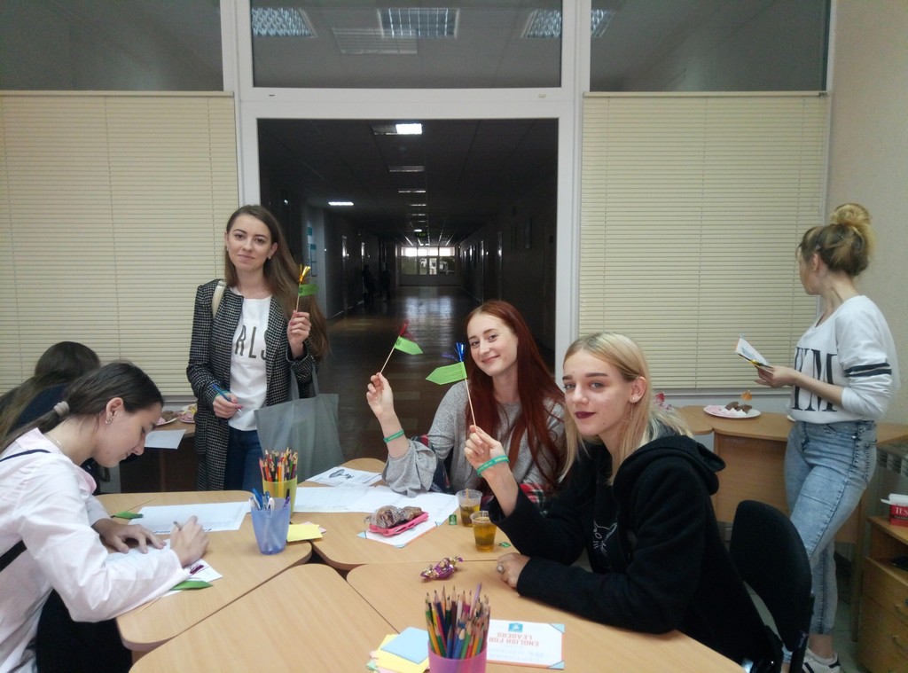 Презентація центру програм з лідерстваслужіння: до презентації - квест подарунок!