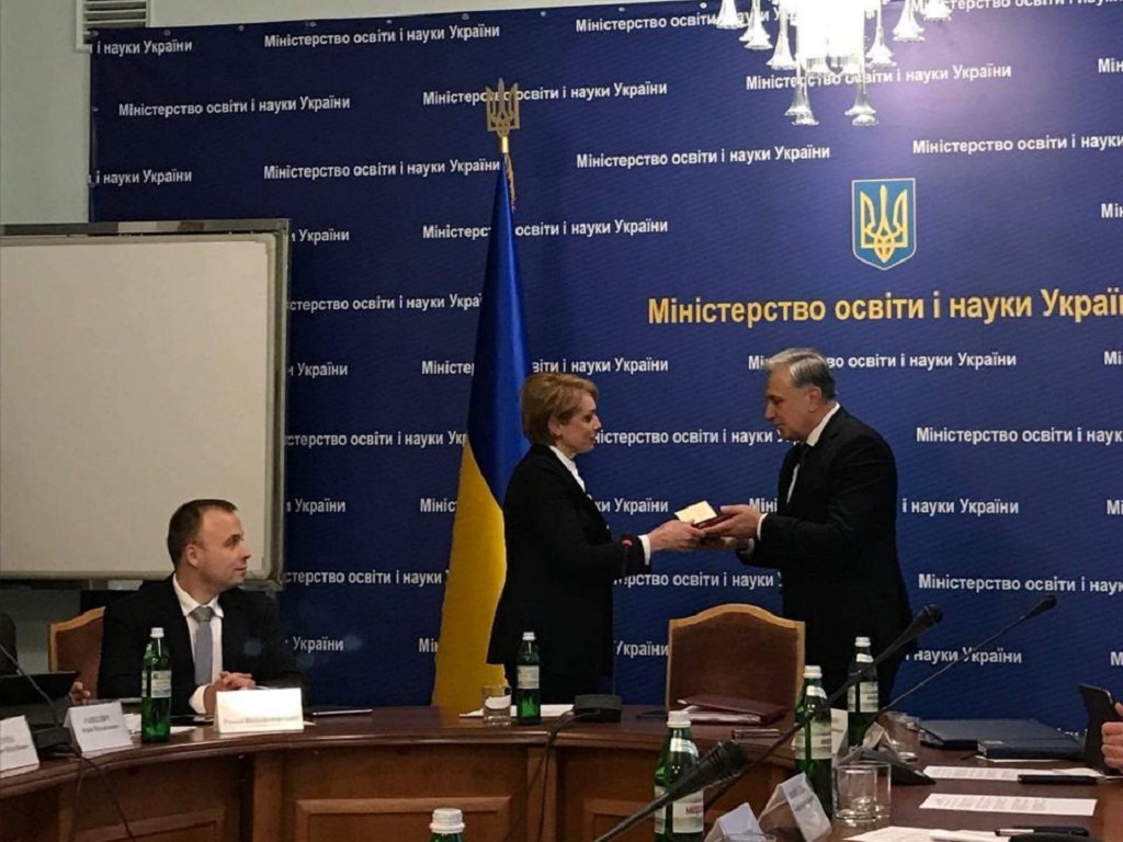 Вітаємо ректора Огнев’юка Віктора Олександровича з отриманням ордена «За заслуги» ІІ ступеня