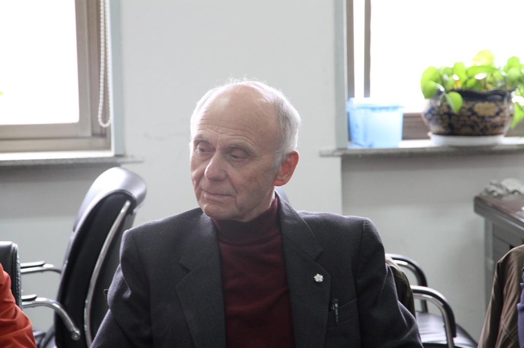 Вітання професору кафедри сходознавства Інституту філології Резаненку Володимиру Федоровичу