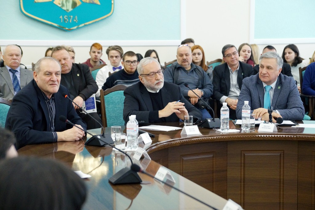 Зустріч з учасниками ініціативної групи «Першого грудня» Зустріч з учасниками ініціативної групи «Першого грудня»