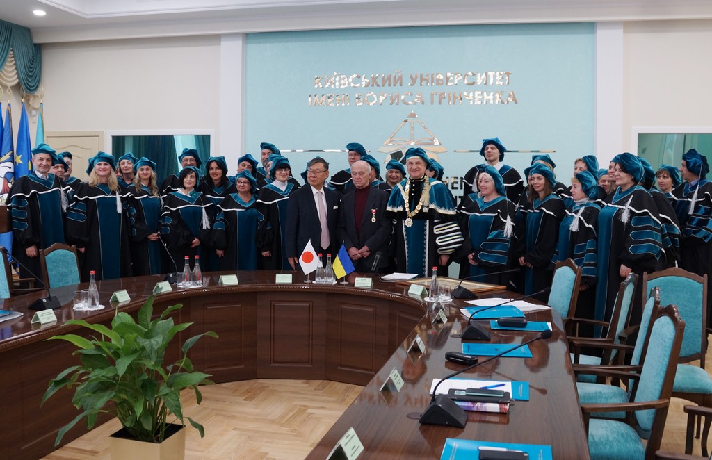 Нагородження професора Володимира Резаненка Орденом Вранішнього Сонця Нагородження професора Володимира Резаненка Орденом Вранішнього Сонця