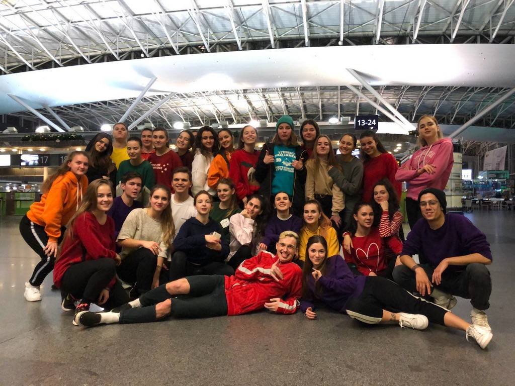 Блискавичний виступ хореографічної студії «Grand Flavah» в Міжнародному аеропорту «Бориспіль» Блискавичний виступ хореографічної студії «Grand Flavah» в Міжнародному аеропорту «Бориспіль»