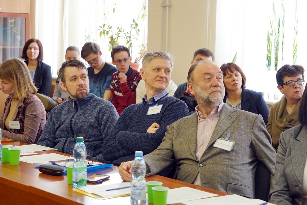 Всеукраїнський круглий стіл з міжнародною участю «Українська діаспора: напрямки діяльності, осередки, виклики» Всеукраїнський круглий стіл з міжнародною участю «Українська діаспора: напрямки діяльності, осередки, виклики»