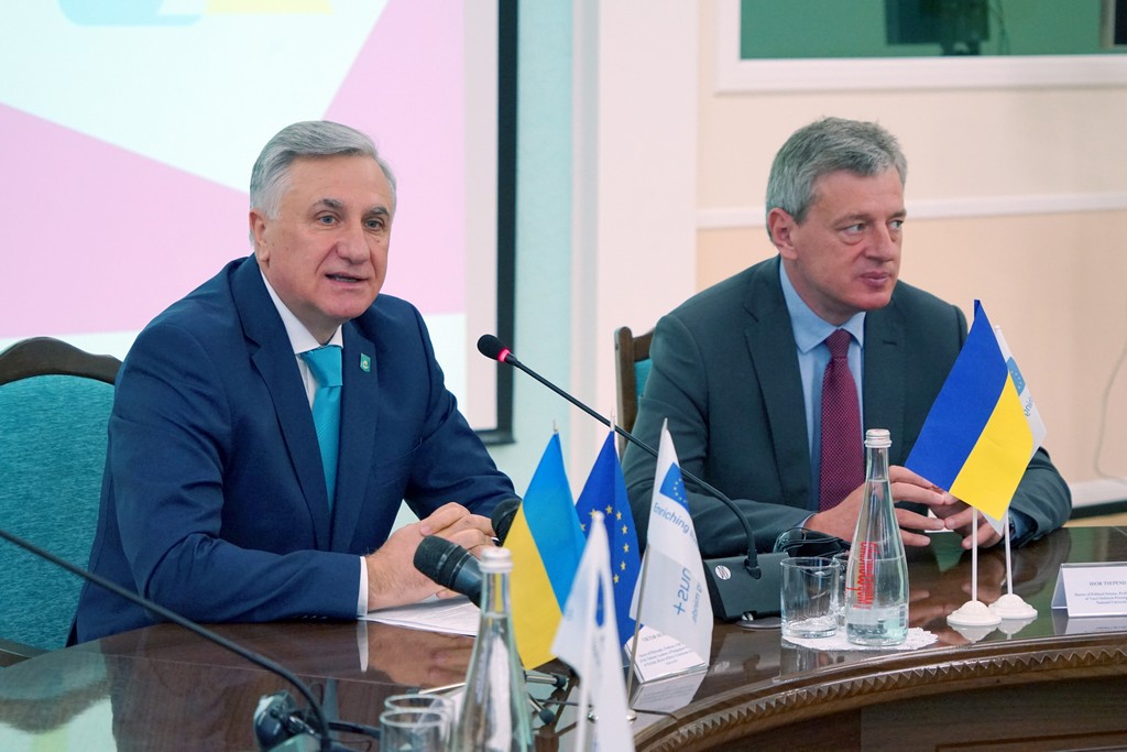 Міжнародна конференція «Нові педагогічні підходи в STEAM освіті» Міжнародна конференція «Нові педагогічні підходи в STEAM освіті»