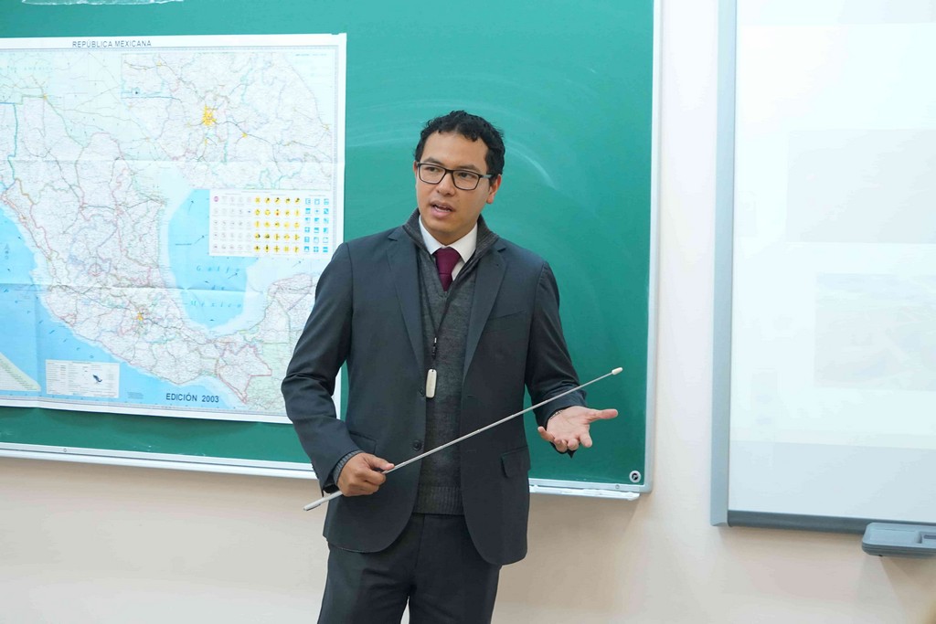 Європейський день мов. Гостьова лекція аташе з торговельних, фінансових та культурних питань Посольства Мексики Мігеля Анхеля Урібе Ернандеса Європейський день мов. Гостьова лекція аташе з торговельних, фінансових та культурних питань Посольства Мексики Мігеля Анхеля Урібе Ернандеса