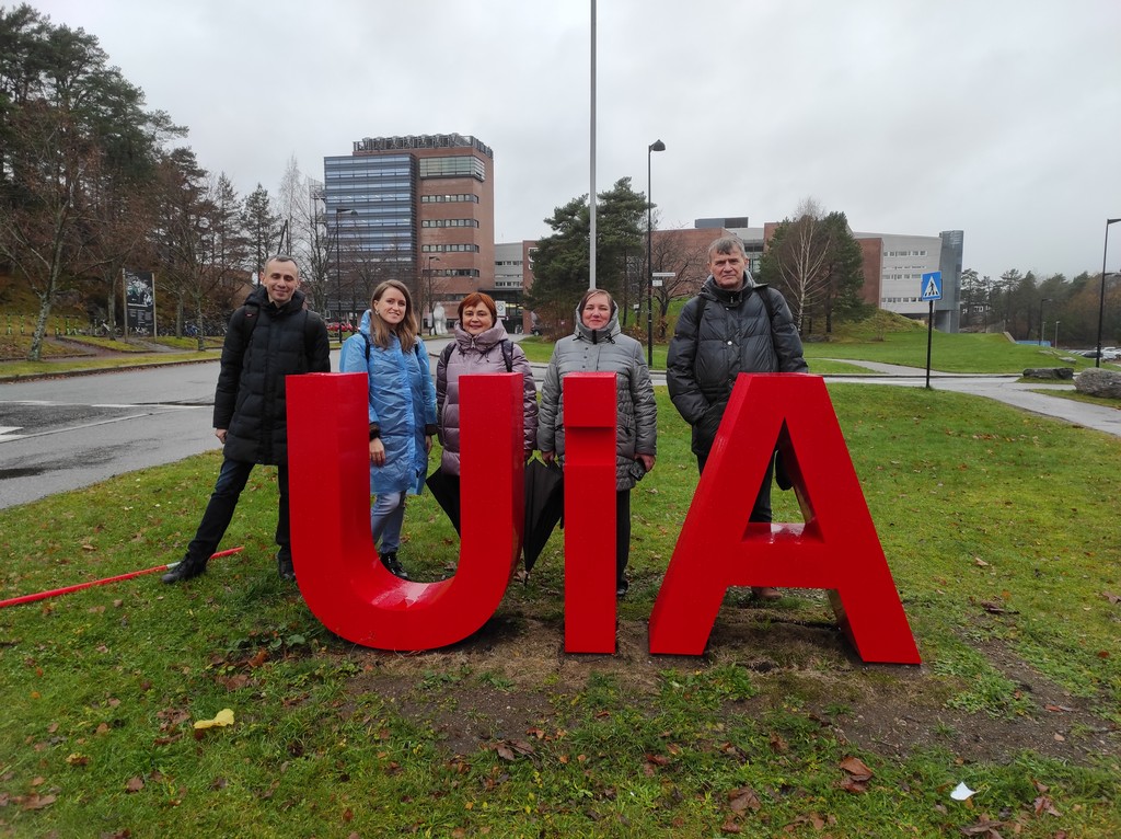 Робоча поїздка учасників проєкту «Розвиток математичних компетентностей студентів за допомогою цифрового математичного моделювання (DeDiMaMo)» в Норвегію Робоча поїздка учасників проєкту «Розвиток математичних компетентностей студентів за допомогою цифрового математичного моделювання (DeDiMaMo)» в Норвегію