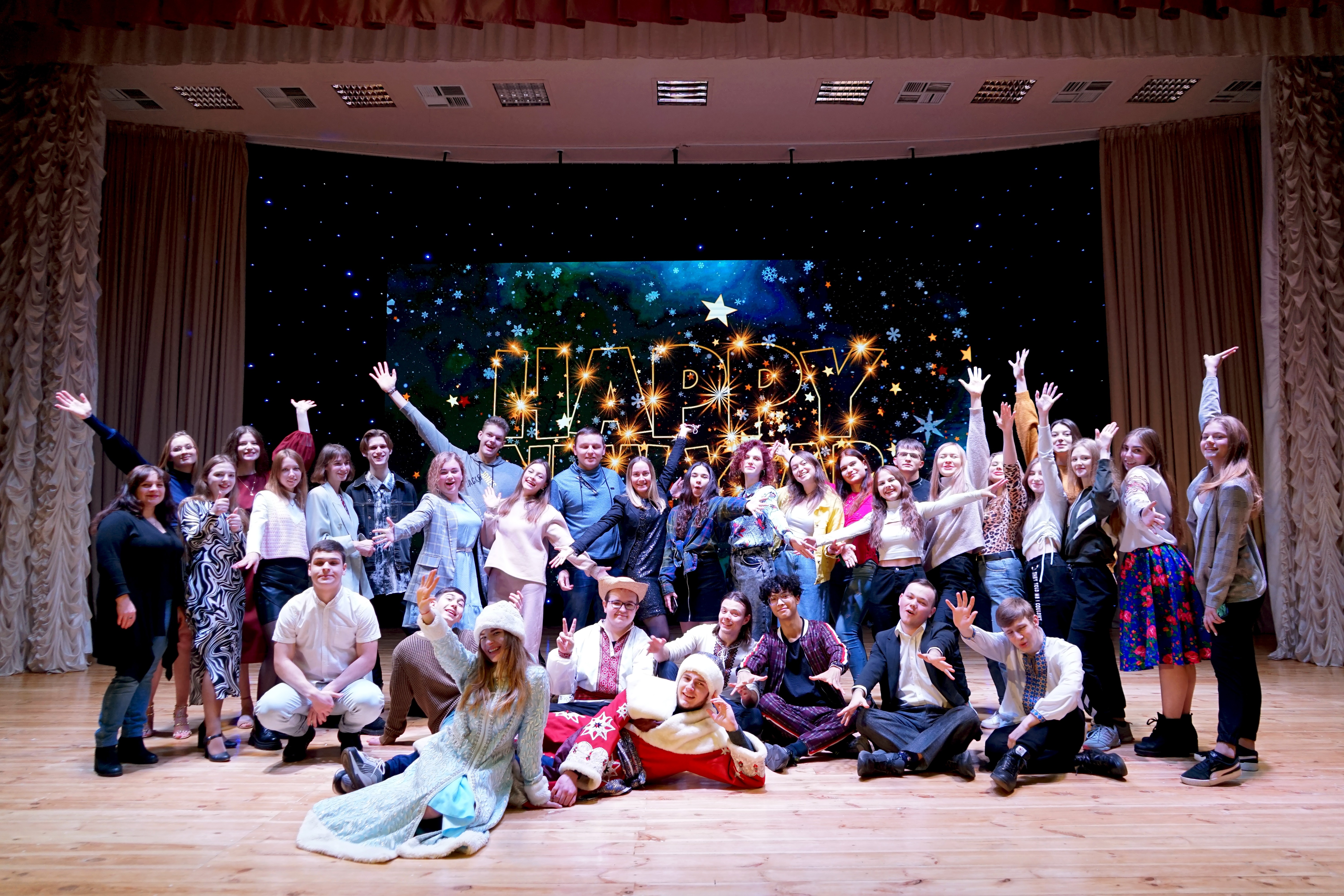 Творчий новорічний звіт університетських студій Творчий новорічний звіт університетських студій