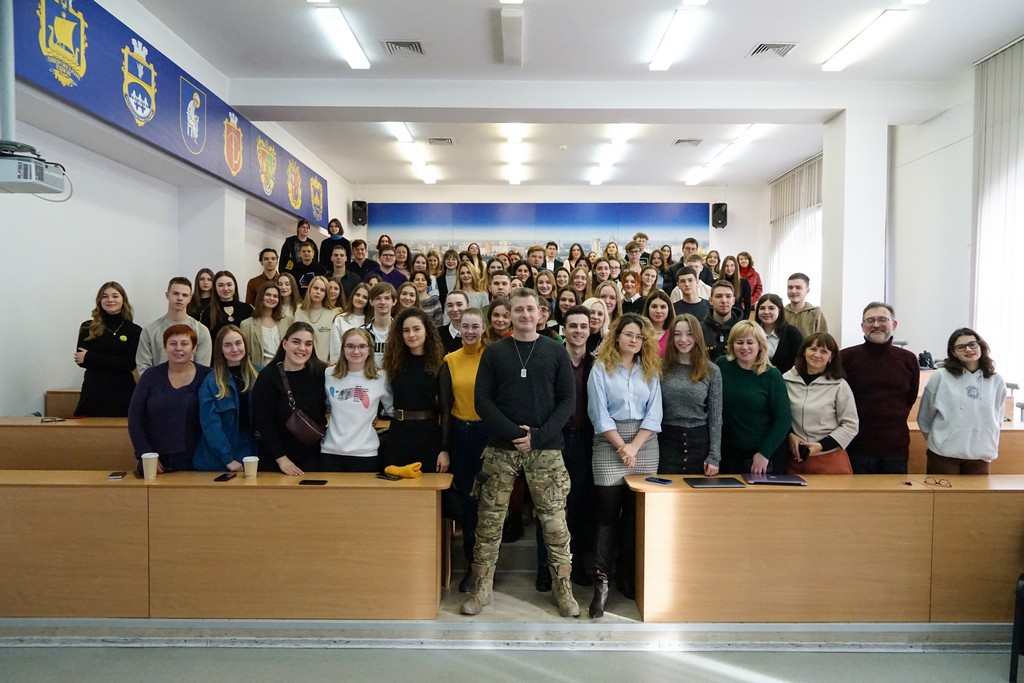 Коля Сєрга зустрівся зі студентами Коля Сєрга зустрівся зі студентами