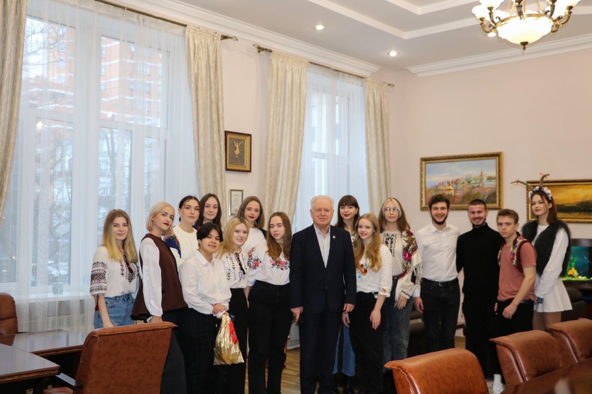 Студентський парламент завітав з колядою до Ректорату Студентський парламент завітав з колядою до Ректорату