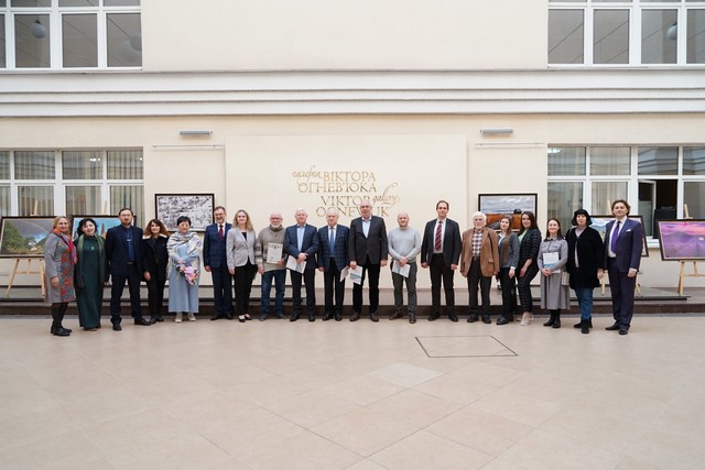 Відкриття мистецької виставки «АРТпростір» у галереї імені Віктора Огнев’юка