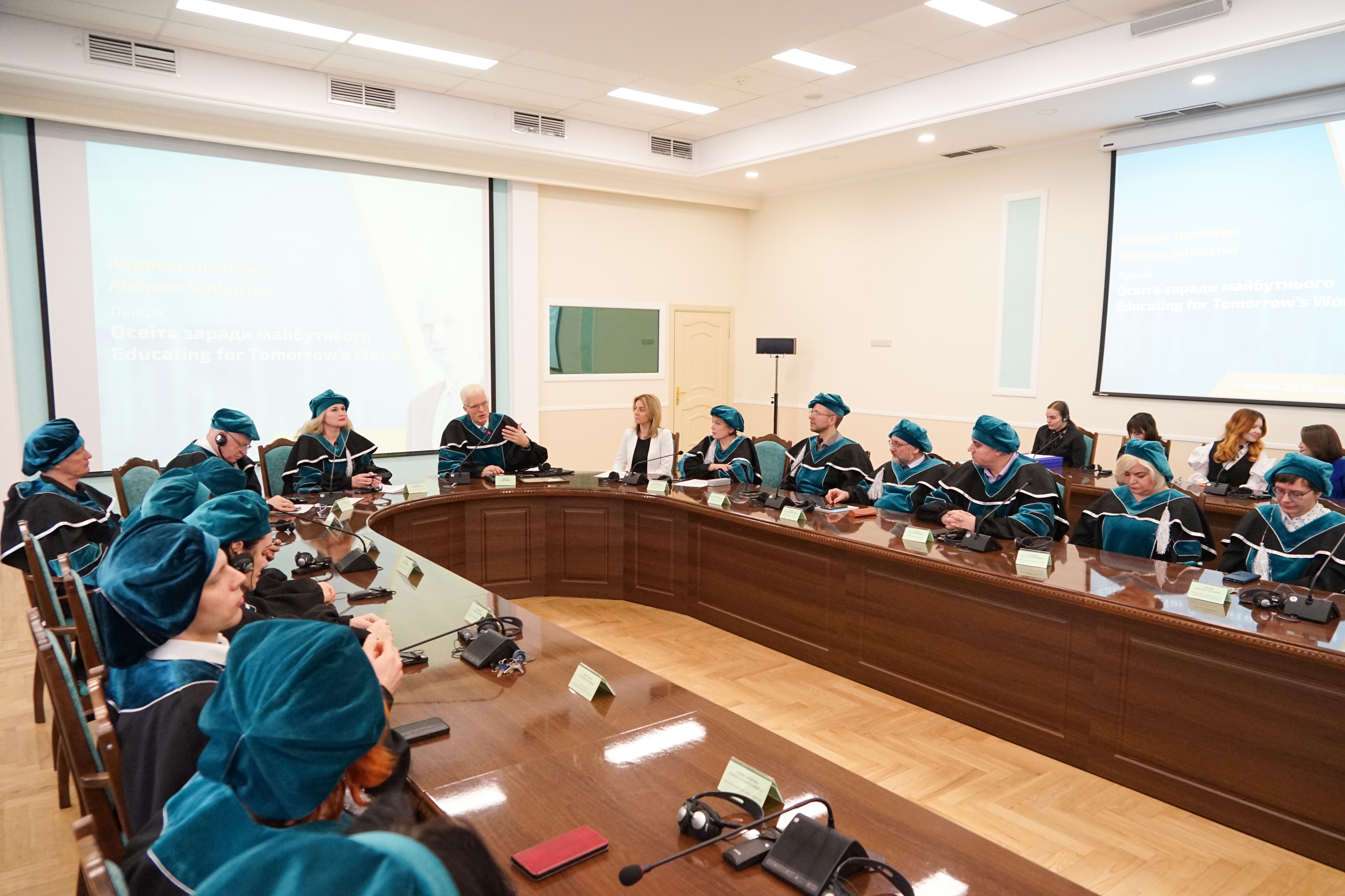 Урочисте засідання Вченої ради Університету з нагоди церемонії посвяти 
у почесні професори пана Андреаса Шляйхера
