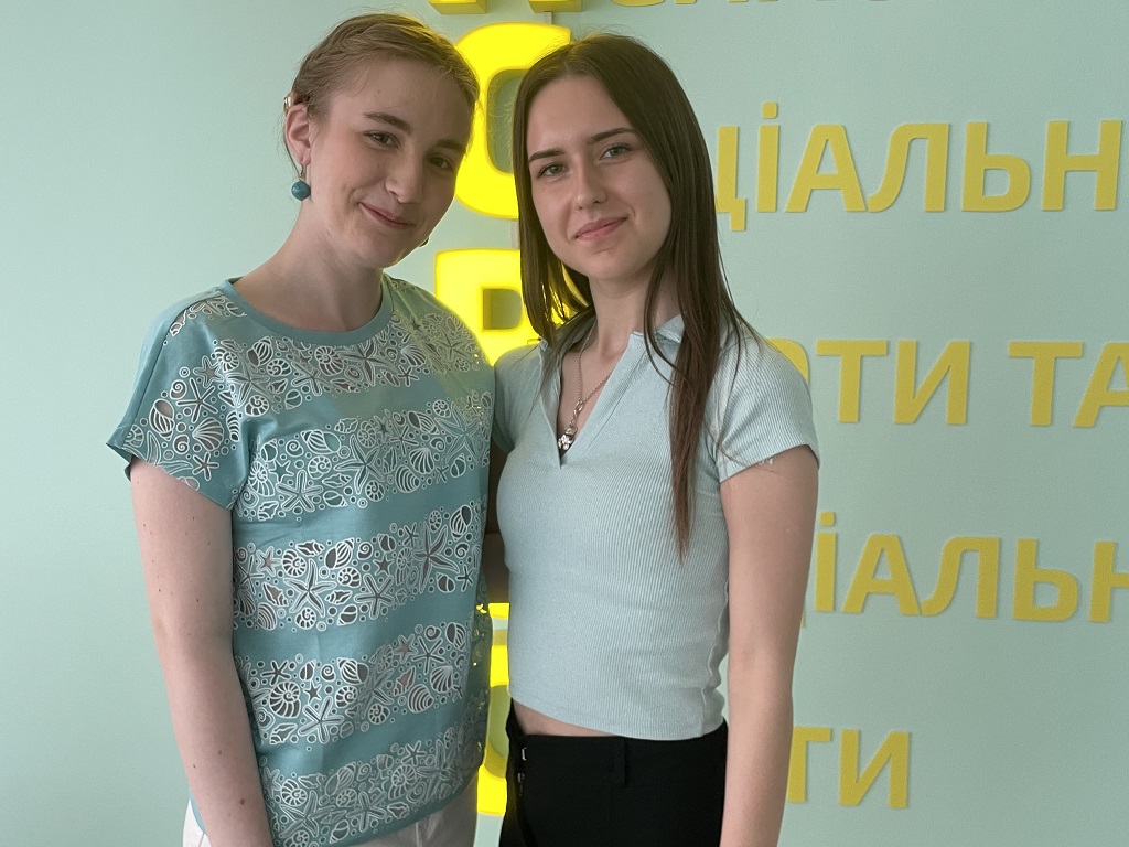 Вітаємо переможниць V Всеукраїнського конкурсу наукових робіт для студентської молоді «Здорова дитина – здорова нація» у 2023/2024 н.р.!