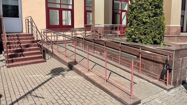 Втілення Cтратегії зі створення безбар`єрного середовища в Україні для осіб з інвалідністю та інших маломобільних груп населення