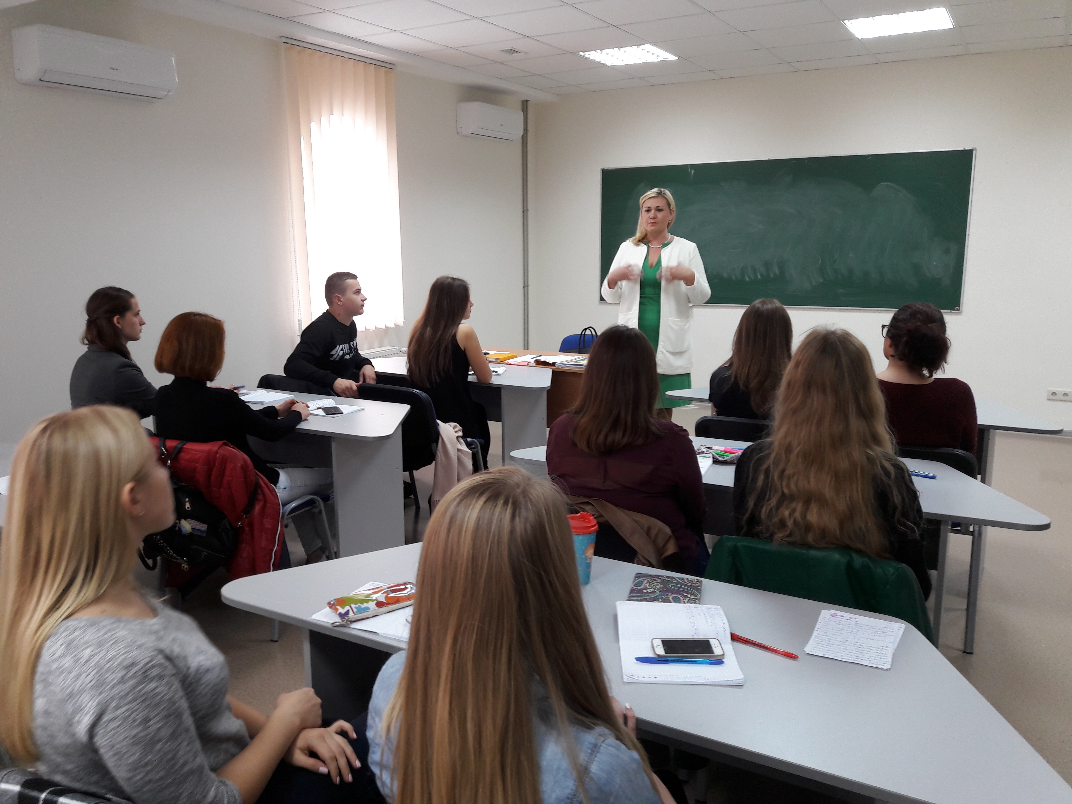 zustrich iz kerivnykom kons sluzhby 2