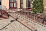 Зовнішні пандуси біля навчальних корпусів